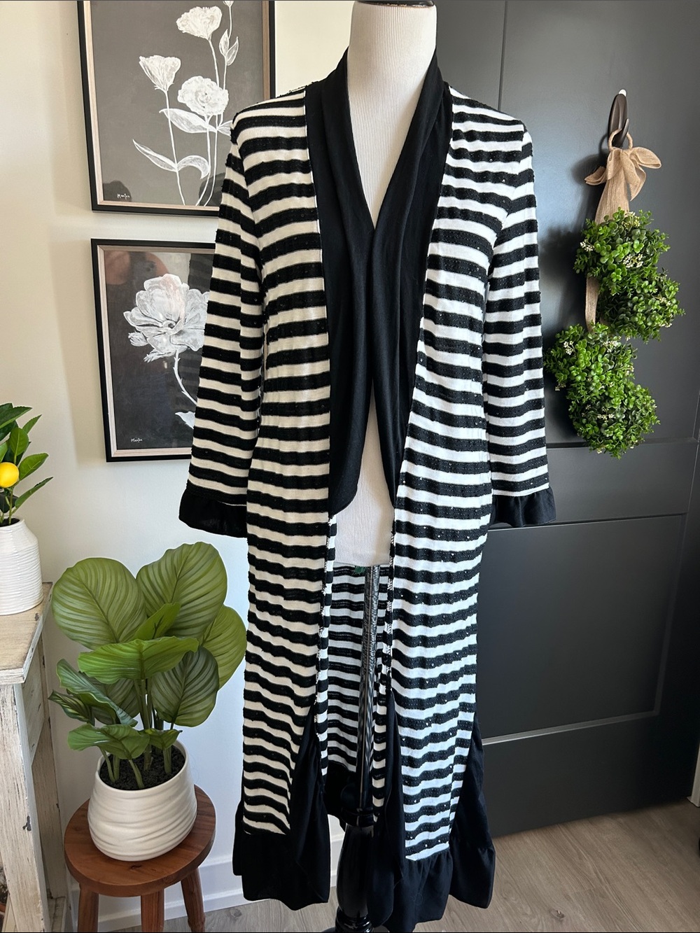 🌹Gorgeous M Black and White sequins Striped Long thin Open-Front Coatigan